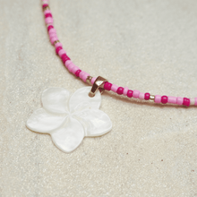 Lade das Bild in den Galerie-Viewer, FRANGIPANI HALSKETTE