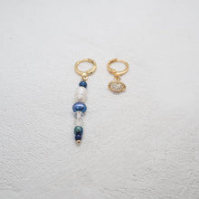 Lade das Bild in den Galerie-Viewer, I BELIEVE IN UNIVERSE MISMATCHED EARRINGS