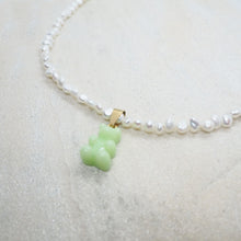 Lade das Bild in den Galerie-Viewer, NOSTALGIC BEAR NECKLACE LIGHT GREEN