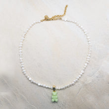Lade das Bild in den Galerie-Viewer, NOSTALGIC BEAR NECKLACE LIGHT GREEN