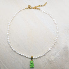 Lade das Bild in den Galerie-Viewer, NOSTALGIC BEAR NECKLACE LIGHT GREEN