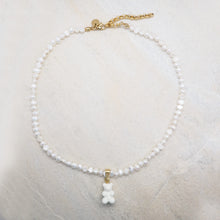 Lade das Bild in den Galerie-Viewer, NOSTALGIC BEAR NECKLACE LIGHT GREEN