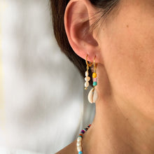 Lade das Bild in den Galerie-Viewer, SALTY SKIN MISMATCHED EARRINGS