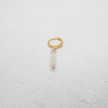 Lade das Bild in den Galerie-Viewer, SOFTY WHITE JADE HOOP