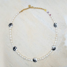 Lade das Bild in den Galerie-Viewer, YIN & YANG NECKLACE