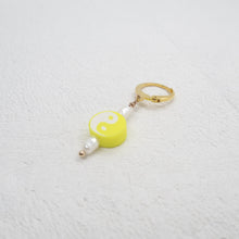 Lade das Bild in den Galerie-Viewer, YIN AND YANG PINK HOOP