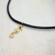 Lade das Bild in den Galerie-Viewer, LITTLE SEAHORSE NECKLACE
